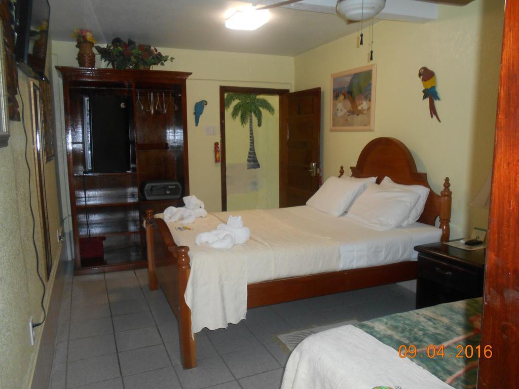 Alan'S Paradise Hotel Placencia Zewnętrze zdjęcie